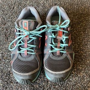 Women’s New Balance Tennis shoes. Like new size 7
